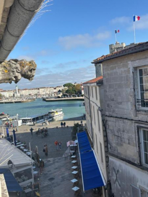 Appartement 3 pièces sur le Vieux Port, plein centre